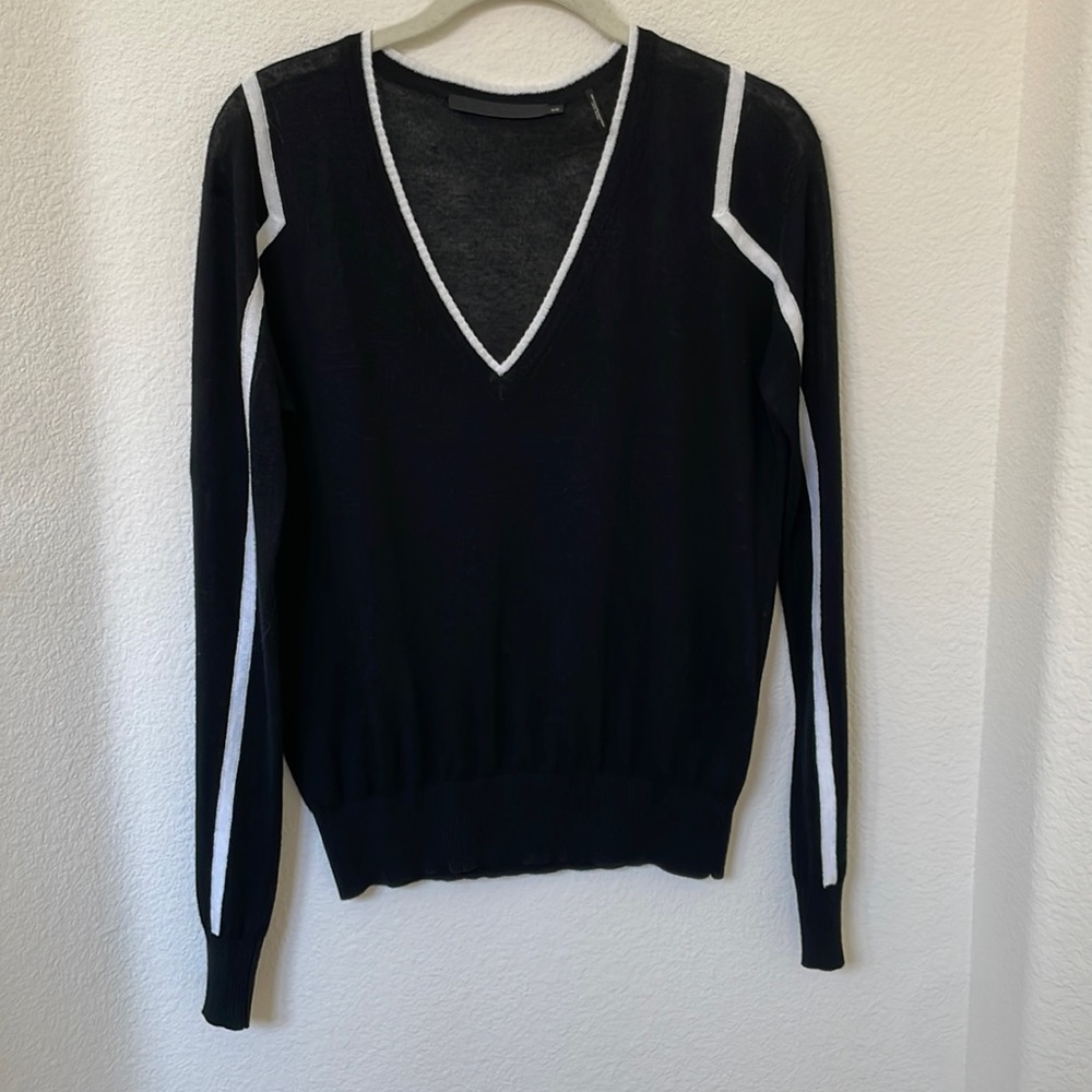 NWOT L.A.M.B. Linen/Rayon Lightweight V-Neck Sweater in Black with White Stripe
